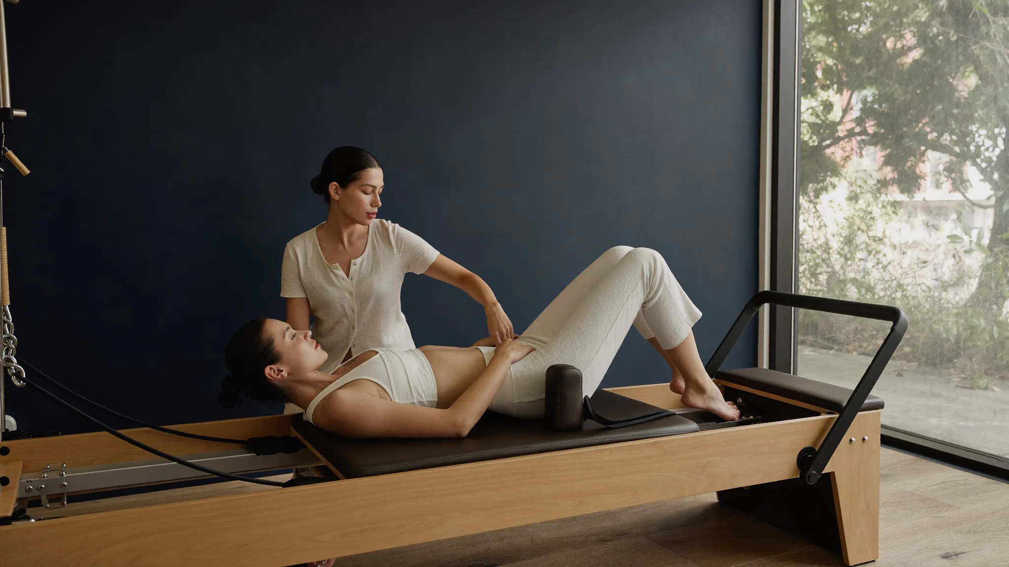 Diástasis abdominal y pilates: cómo se trabaja sin empeorarla — Lagar Studio Aravaca